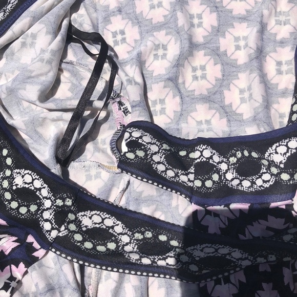 Diane Von Furstenberg/100%Silk/EUC - Picture 4 of 6